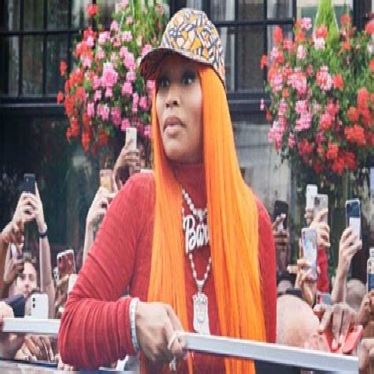 Nicki Minaj Accused of Skin Bleaching After Photos With Her Trinidad Family Trended: “She Hates Her Blackness”