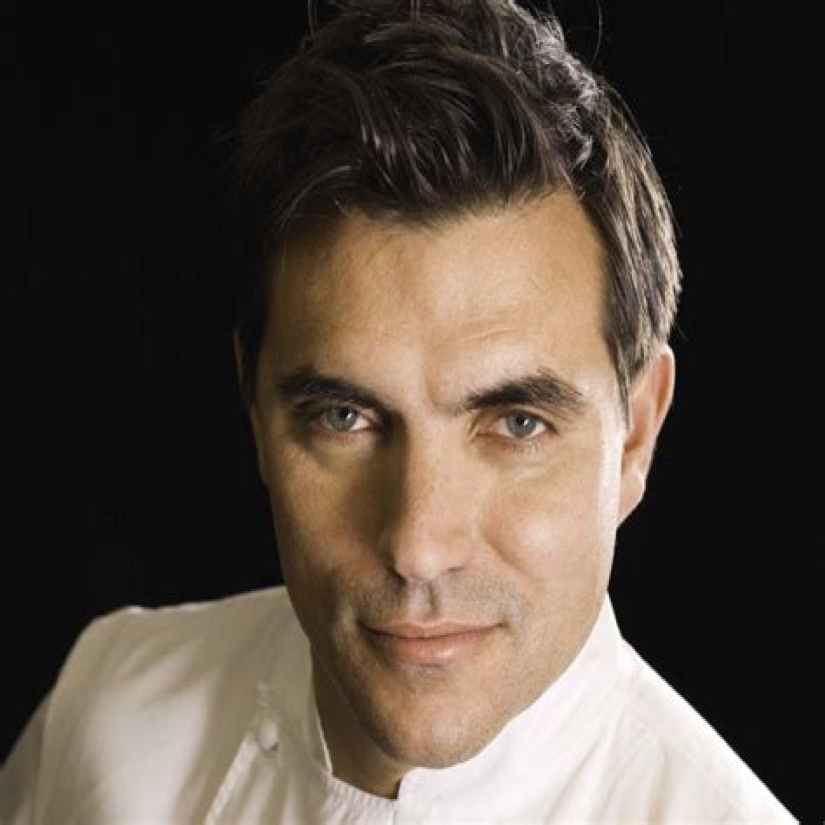 Todd English (Chef) - Age, Birthday, Bio, Facts, Family, Net Worth, Height & More